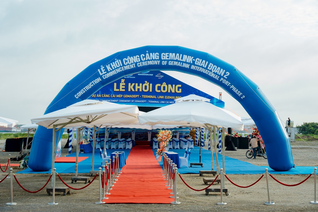 Cổng hơi Lễ khởi công Cảng Gemalink giai đoạn 2