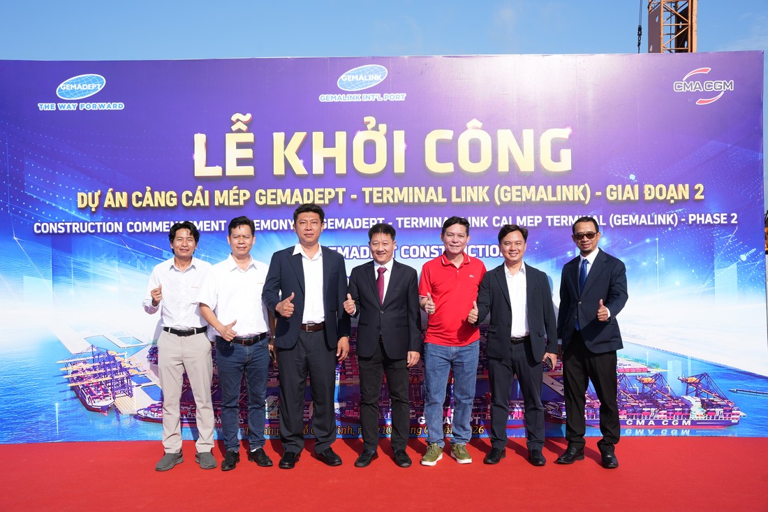 Lãnh đạo và đại biểu tham dự Lễ khởi công Cảng Gemalink