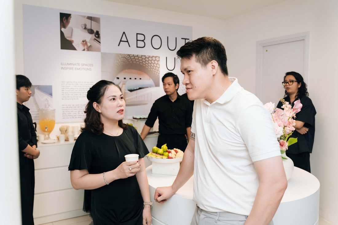 Khu vực bên trong sự kiện được chuẩn bị để khách mời giao lưu, trò chuyện và dùng teabreak