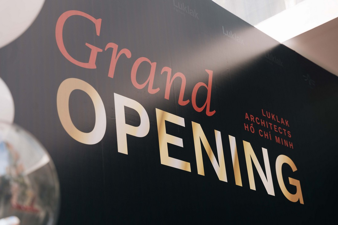 Thiết kế backdrop Grand Opening nổi bật, phù hợp với hình ảnh hiện đại của Luklak Architects Sài Gòn