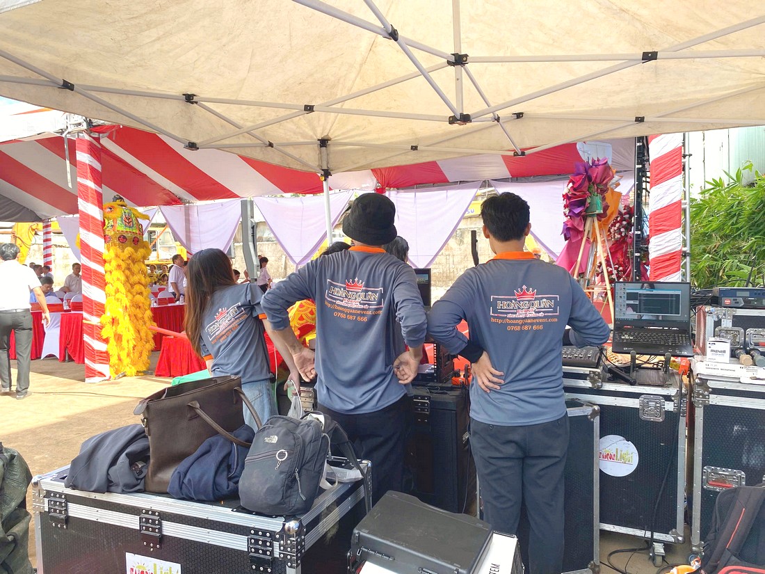 Đội ngũ kỹ thuật Hoàng Quân Event tại lễ khởi công