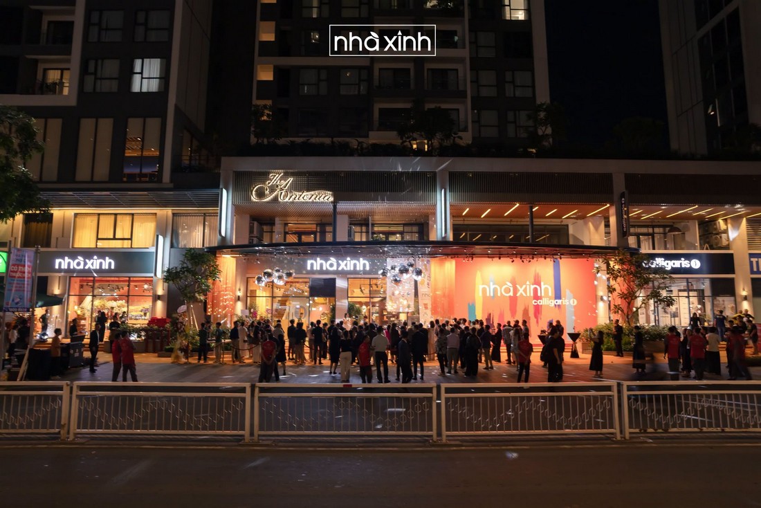 Toàn cảnh sự kiện khai trương Nhà Xinh Antonia Phú Mỹ Hưng nhìn từ phía đối diện