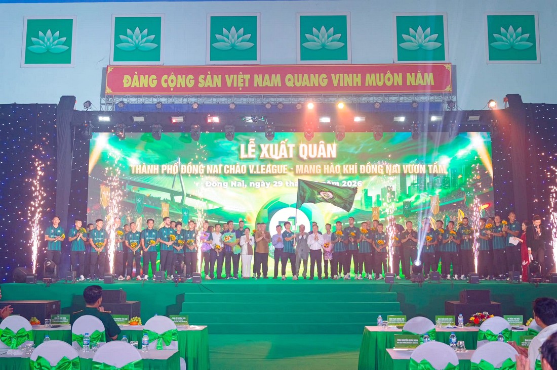 Khói CO₂ hoặc pháo điện trên sân khấu