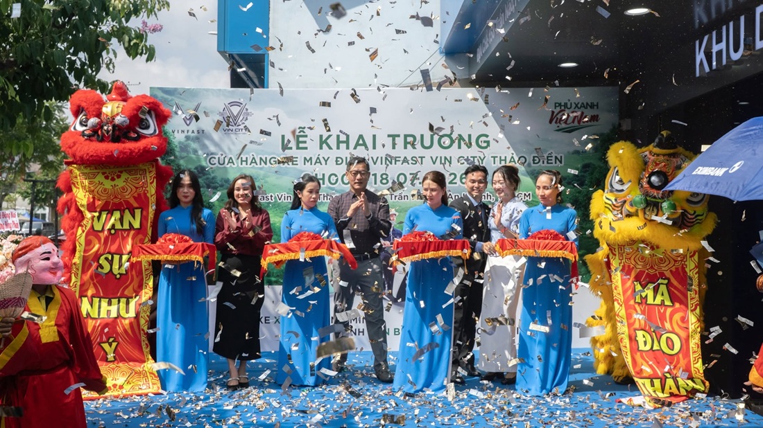 Nghi thức cắt băng khai trương VinFast Vin City Thảo Điền