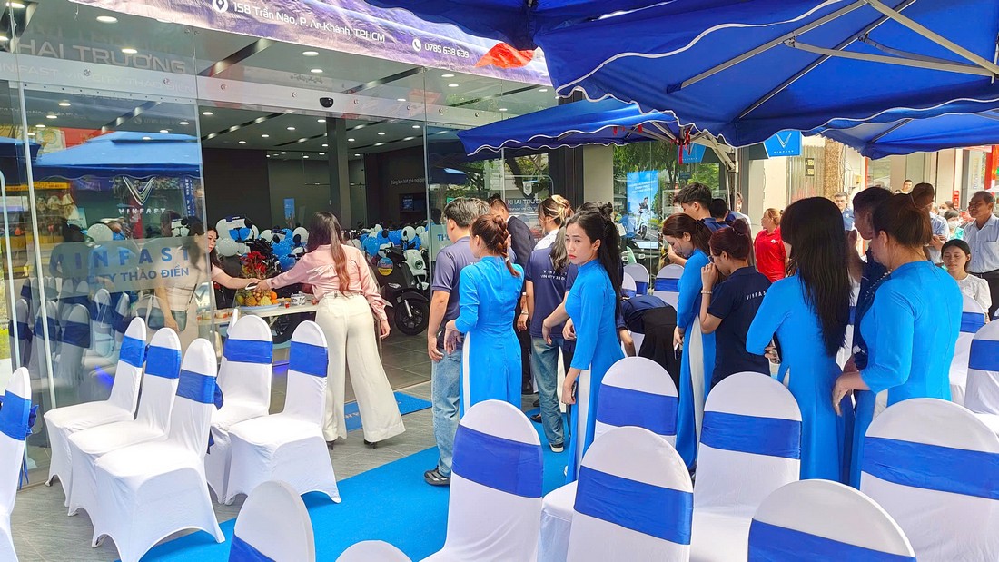 Khu vực khách mời trong chương trình khai trương VinFast