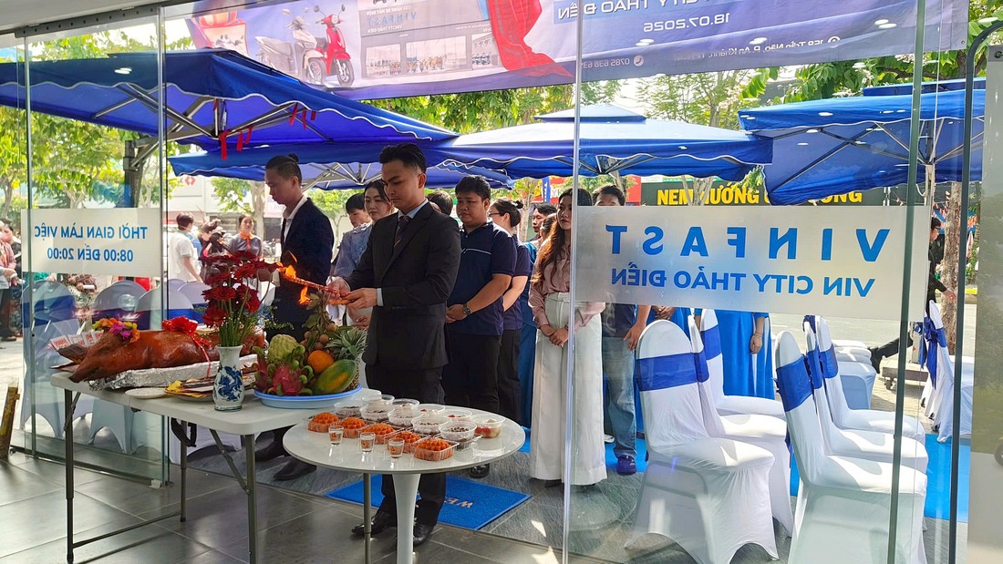 Nghi thức cúng khai trương tại VinFast Vin City