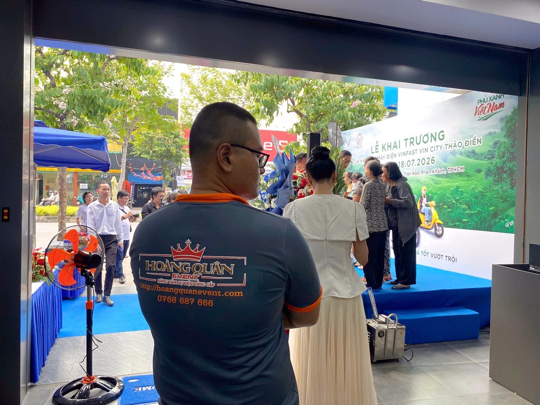 Nhân sự Hoàng Quân Event Solutions tại hiện trường