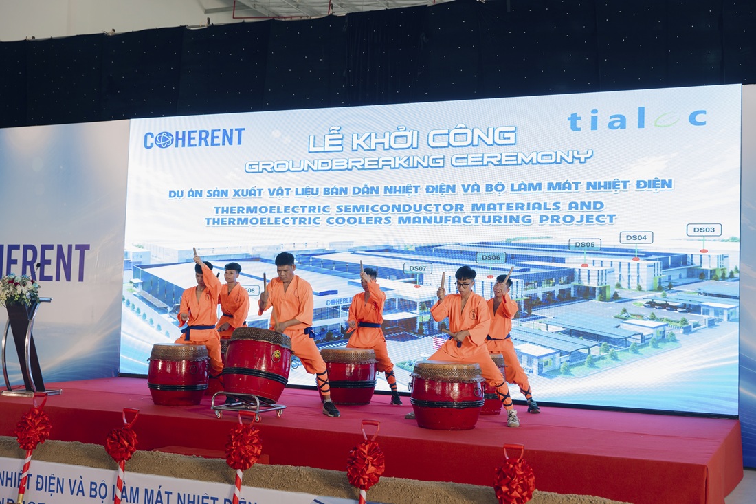 Tiết mục trống hội mở màn tạo không khí trang trọng và sôi động cho lễ khởi công dự án tại KCN VSIP 3