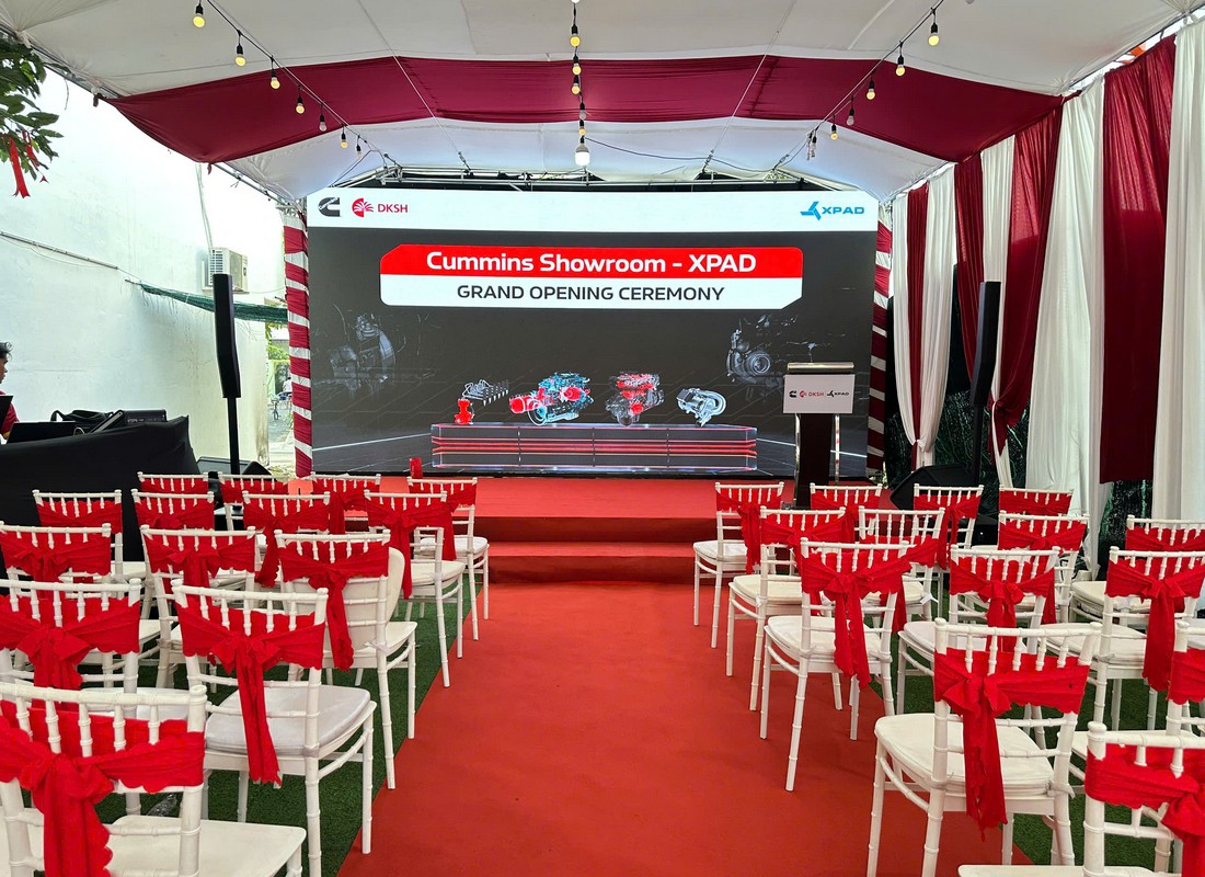 Màn hình LED trên sân khấu lễ khai trương showroom Cummins XPAD.